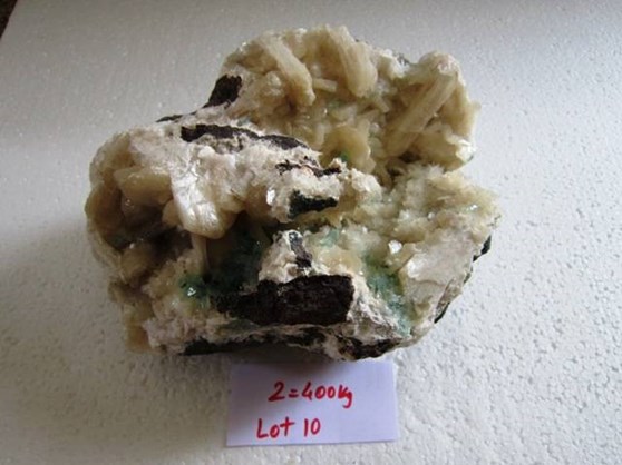 Picture of Green Apophyllite with Stilbit lot 10