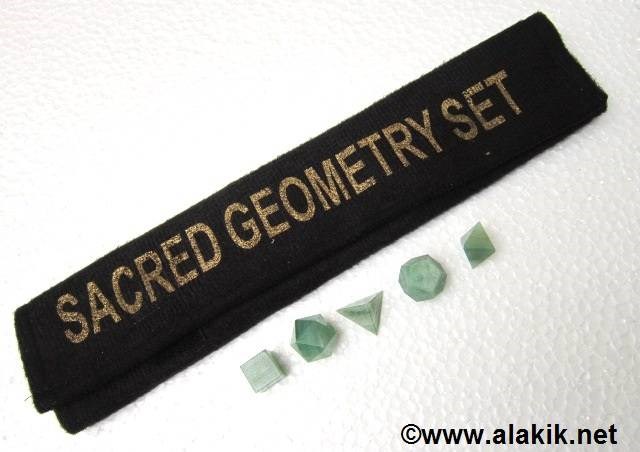 Picture of Green Aventurine 5pcs geometry set with velvet purse