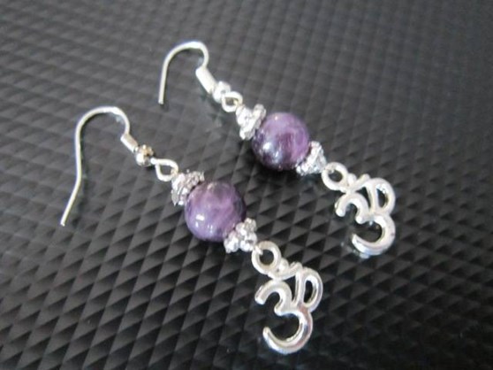 Picture of Amethyst Earring with Om
