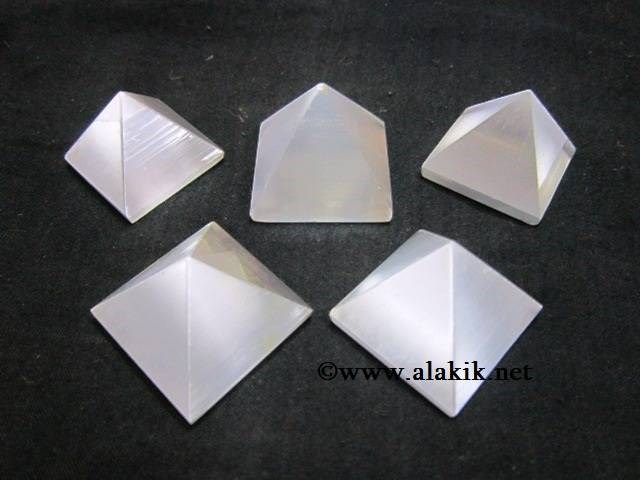 Picture of White Selenite Pyramids 22-28mm