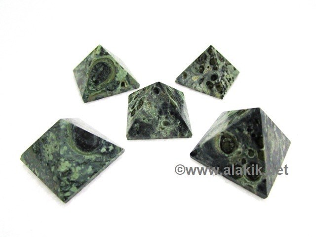 Picture of Kambaba Jasper Pyramids 23-28mm