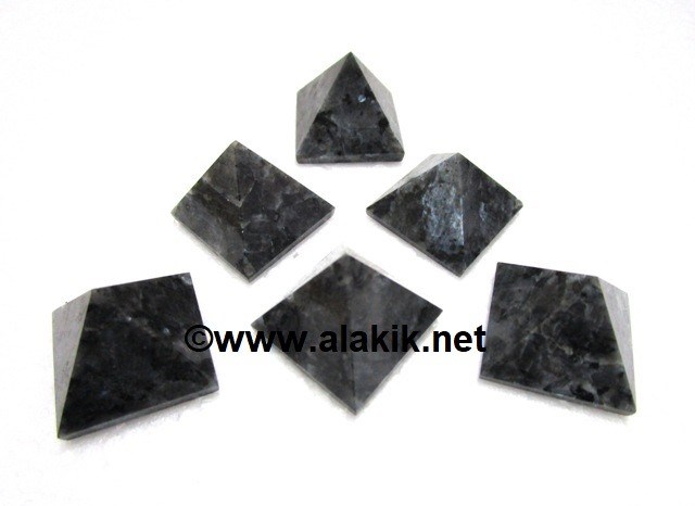 Picture of Larvikite pyramids 23-28mm