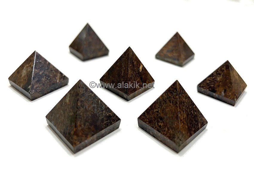 Picture of Bronzite Pyramid 25-28mm